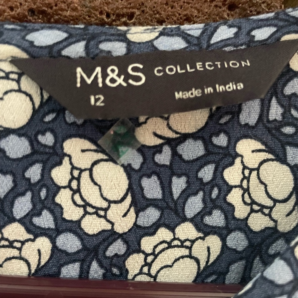 Marks & Spencer Blue and White Floral Top same pattern as Kate Middleton dress - Picture 3 of 3